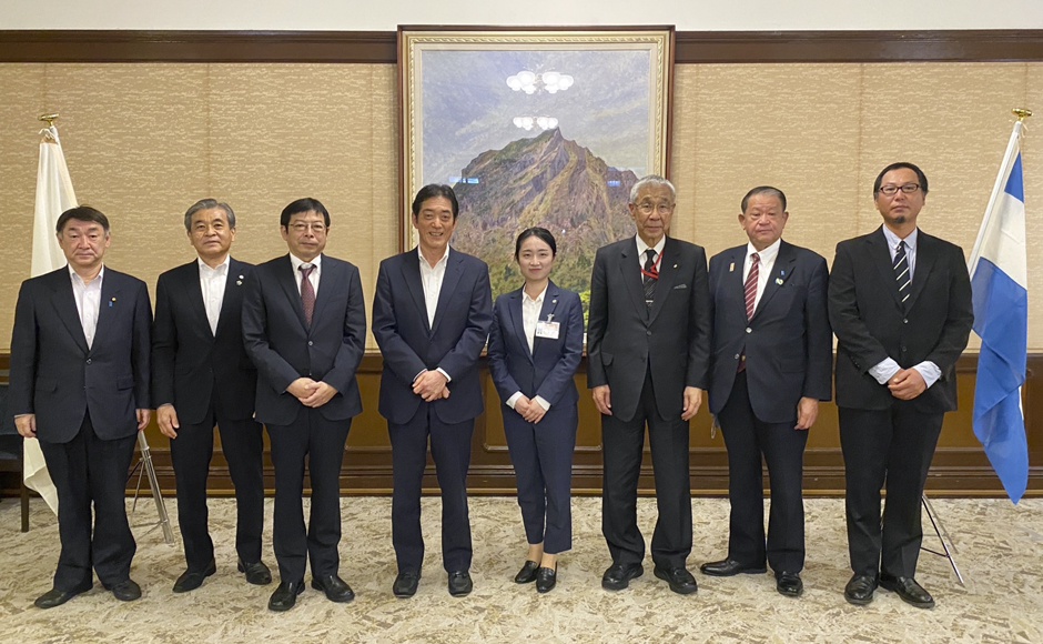 JICA海外協力隊　新隊員1名が愛媛県を表敬訪問しました。