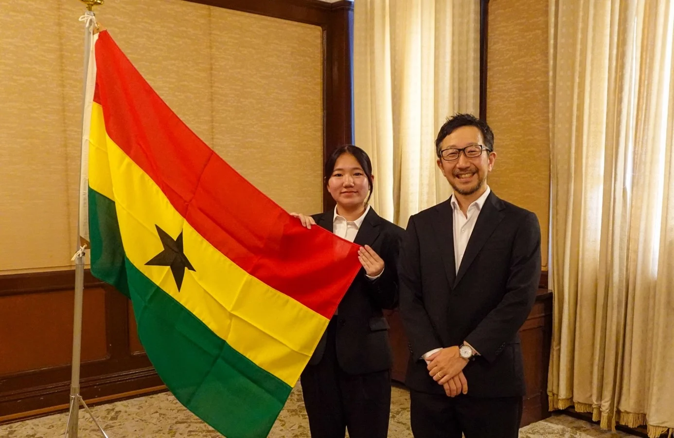 JICAの海外協力隊としてガーナへ派遣される大学院理工学研究科の大西あすかさんらが出発前に愛媛県を表敬訪問しました【2024年7月17日（水）】